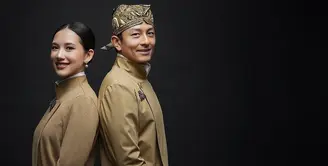 Tampilan Athina Papadimitriou dan Rio Haryanto yang tampil begitu bersahaja dalam foto prewedding. [Foto: Instagram/ Bridestory/ Foto by: @leonardiwedding]