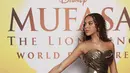 <p>Blue Ivy tampil glamor dengan gaun emas dalam pemutaran film Mufasa. (Foto: Instagram/ Blue Ivy)</p>