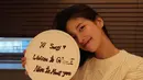 Tak kalah cantik, Bae Suzy juga terlihat cantik dengan bare face yang perlihatkan kantung mata. Tampilannya makin terlihat effortless dengan rambut panjang yang tergerai [@kyo1122]